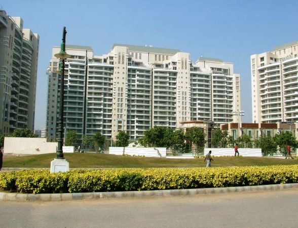  5 BHK APARTMENT AVAILABLE FOR LEASE IN DLF ARALIAS
